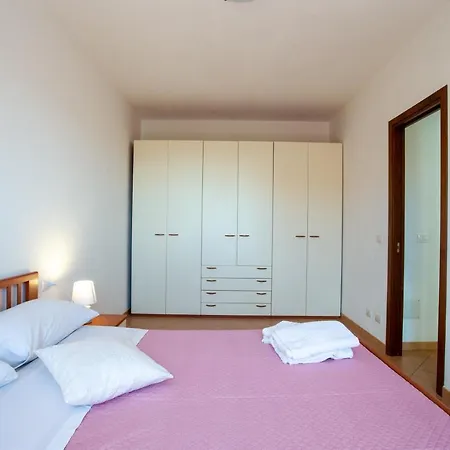 Molara Ichnos House Dom wakacyjny *