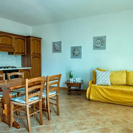 Molara Ichnos House Dom wakacyjny