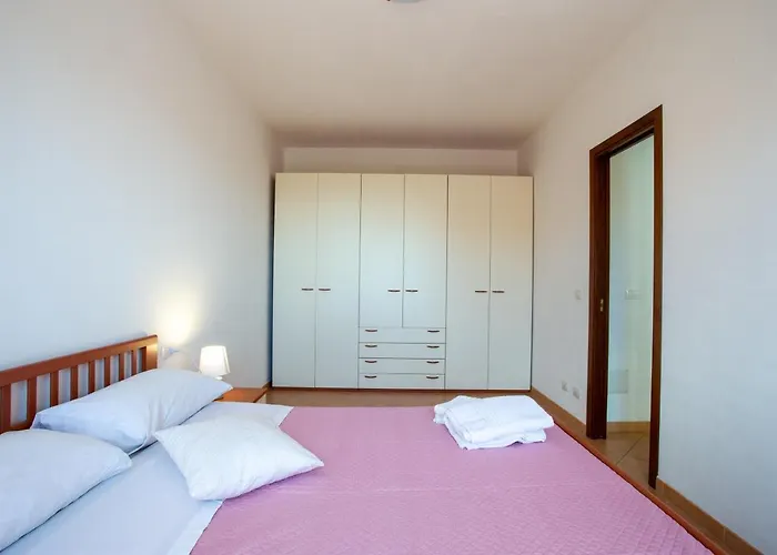 Molara Ichnos House بيت للعطل *