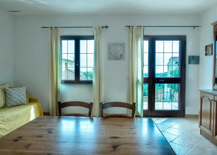 Molara Ichnos House Nyaraló *